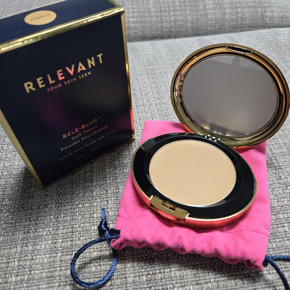 Relevant Rele-Blur Soft Focus Powder Foundation - Dynamic 15 New In Box